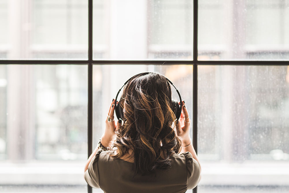 5 Best Podcasts for Storytellers